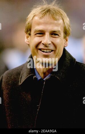 Deutschlands Nationaltrainer Jurgen Klinsmann beim Freundschaftsspiel zwischen Frankreich (0) und Deutschland (0) am 12. November 2005 im Stade de France in Saint-Denis bei Paris. Foto von Nicolas Gouhier/CAMELEON/ABACAPRESS.COM Stockfoto