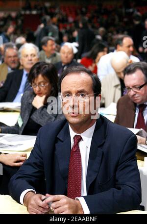 Der französische Sozialist Francois Hollande während des Sozialistischen Kongresses von 74th, der am 19. november 2005 in Le Mans, Frankreich, stattfand. Foto von Bernard-Mousse/ABACAPRESS.COM Stockfoto