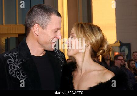 Lance Armstrong und Sheryl Crow bei der Ankunft bei den American Music Awards 2005 im Shrine Auditorium in Los Angeles, CA am 22. November 2005. Foto von Lionel Hahn/ABACAPRESS.COM Stockfoto