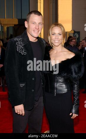 Lance Armstrong und Sheryl Crow bei der Ankunft bei den American Music Awards 2005 im Shrine Auditorium in Los Angeles, CA am 22. November 2005. Foto von Lionel Hahn/ABACAPRESS.COM Stockfoto