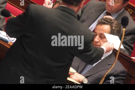 Der französische Innenminister Nicolas Sarkozy bei der Nationalversammlung in Paris, Frankreich, am 29. November 2005. Foto von Mousse/ABACAPRESS.COM Stockfoto