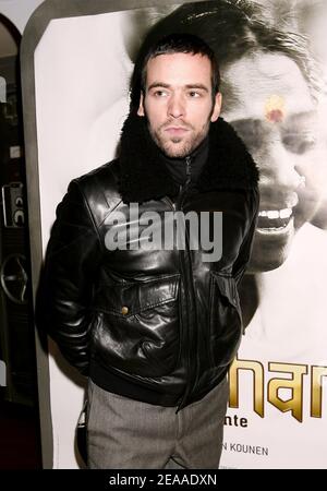 Der französische Schauspieler Romain Duris nimmt an der Premiere von 'darshan, L'treinte' im Balzac in Paris, Frankreich, am 29. November 2005 Teil. Foto Mehdi Taamallah/ABACAPRESS.COM Stockfoto