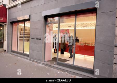 Illustration der berühmten Bäckerei Pierre Herme, rue de Vaugirard, in Paris, Frankreich, am 30. November 2005. Foto von Laurent Zabulon/ABACAPRESS.COM Stockfoto