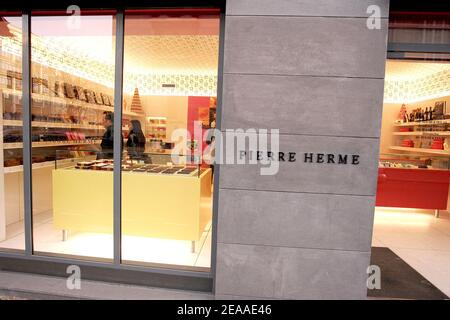 Illustration der berühmten Bäckerei Pierre Herme, rue de Vaugirard, in Paris, Frankreich, am 30. November 2005. Foto von Laurent Zabulon/ABACAPRESS.COM Stockfoto