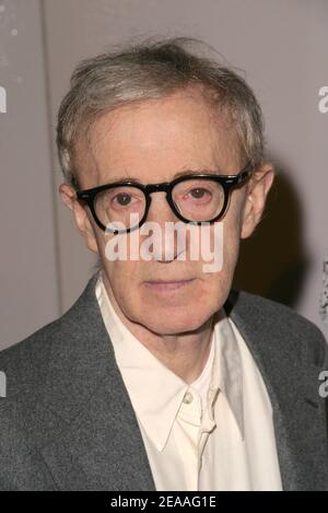 Der US-Regisseur Woody Allen nimmt an der Los Angeles Premiere seines neuesten Films 'Match Point' Teil, der am 8. Dezember 2005 im Los Angeles County Museum of Art in Los Angeles, CA, USA, stattfand. Foto von Amanda Parks/ABACAPRESS.COM Stockfoto