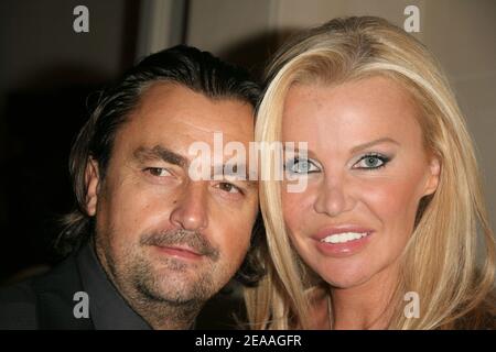 Der ehemalige französische Tennisspieler Henri Leconte und seine Frau Florentine nehmen am 2005. Dezember 12 2005 an der Gala "The Best" Teil, die im Hotel Bristol in Paris, Frankreich, stattfindet. Foto von Denis Guignebourg/ABACAPRESS.COM Stockfoto