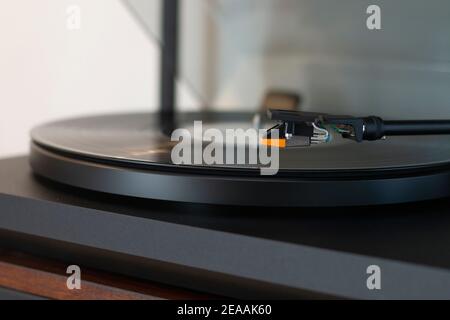 Detailansicht der Plattenspieler-Stylus-Nadel auf Vinyl lp Stockfoto