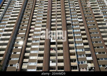 Deutschland, Nordrhein-Westfalen, Köln, Köln-Meschenich, Hochhaus, Großwohnsitz aus dem Jahr 1970s, 'auf dem Kölnberg' Stockfoto