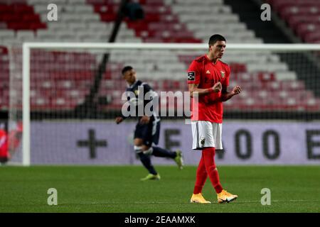 Lissabon, Portugal. Februar 2021, 8th. Darwin Nunez von SL Benfica feiert am 8. Februar 2021 ein Tor beim Fußballspiel der Portugiesischen Liga zwischen SL Benfica und FC Famalicao im Luz-Stadion in Lissabon, Portugal. Quelle: Pedro Fiuza/ZUMA Wire/Alamy Live News Stockfoto