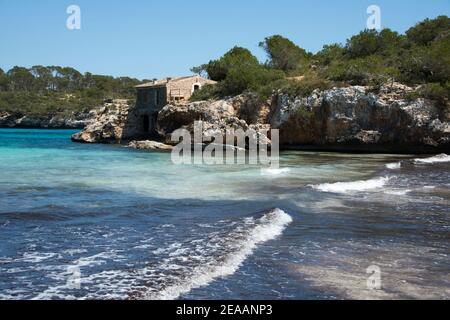 Felsenküste von Cala Llombards, Mallorca Stockfoto