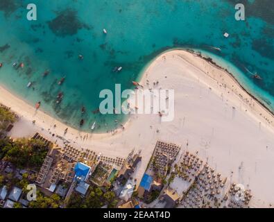 Luftaufnahme von Holz- Fischer Boote in der Nähe von Kendwa Dorf verankert, Sansibar Stockfoto
