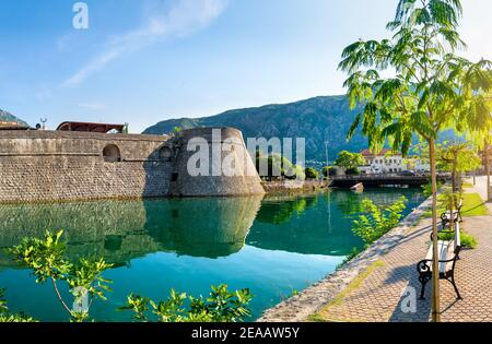 Kotor venezianischen Festungen, kampana Turm Altstadt, Montenegro Stockfoto