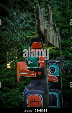 First Nations Totem Portal, Squamish Nation Begräbnisplatz, West Vancouver, British Columbia, Kanada Stockfoto