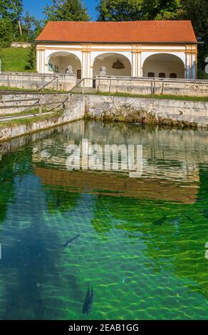 Historisches Brunnenhaus im Kloster Wessobrunn, Oberbayern, Bayern, Deutschland, Europa Stockfoto