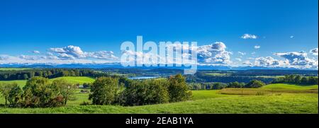 Blick von Wurzberg bei Reichling über Lech auf die Alpen, Voralpen, Reichling, Oberbayern, Bayern, Deutschland, Europa Stockfoto