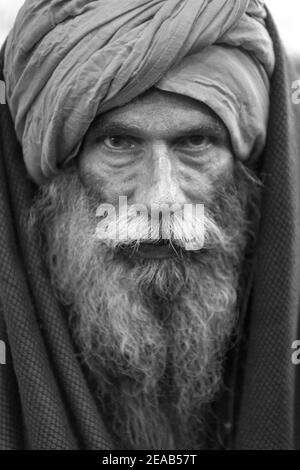 Sufi-Schrein von Baba Shah Jamal an EINEM Donnerstagabend, Lahore, Punjab, Pakistan Stockfoto