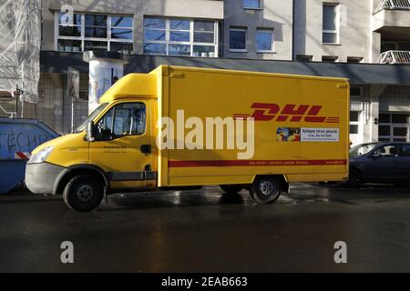 DHL Paketvan in Berlin im Vorfeld von Weihnachten Stockfoto