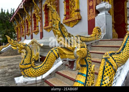 Kopf einer mythologischen Naga-Schlange, Tempel Wat Nong Sikhounmuang, Luang Prabang, Laos Stockfoto