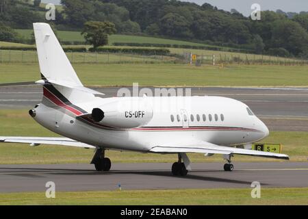 CS-DFF, ein Dassault Falcon 2000EX von NetJets Europe, am Prestwick International Airport in Ayrshire, Schottland. Stockfoto