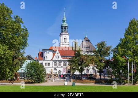 Blick vom Schlossgarten auf Bomann Museum und Stadtkirche, Celle, Lüneburger Heide, Niedersachsen, Deutschland, Europa Stockfoto