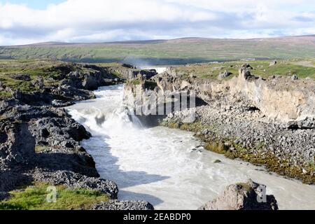 Godafoss Wasserfall, Wasserfall des Skjalfandafljot Flusses, Skjalfandafljot Fluss, Thingeyjarsveit, Sprengisandur Hochlandpiste, Myvatn Bezirk von Norstosten Island, Stockfoto