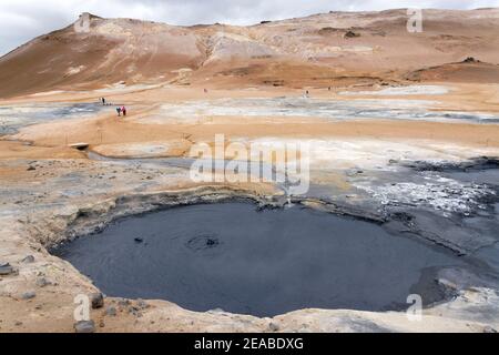 Namafjall, Fumarole, Solfataras, heiße Schlammtöpfe oder Schlammblasen in Nordisland, Hverir, Hverarond, Myvatn Region, Hveraroend Stockfoto