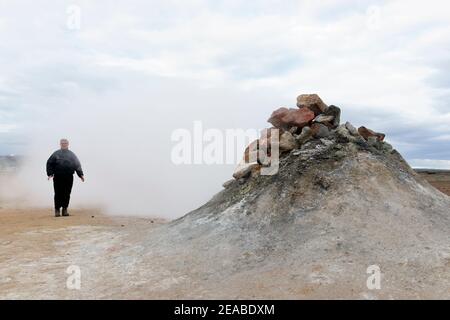 Namafjall, Fumarole, Solfataras, heiße Schlammtöpfe oder Schlammblasen in Nordisland, Hverir, Hverarond, Myvatn Region, Hveraroend Stockfoto