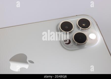 Apple iPhone 12 Pro Max, Detail, Rückseite, drei-Kamera-System, LiDAR-Scanner, Blitz, Stockfoto