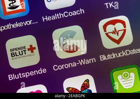 Apple iPhone 12 Pro Max, Display, Detail, verschiedene Gesundheits-Apps, Corona Warnung App, Programme, Stockfoto