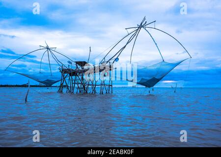 Twin Riesen Fischnetze In Der Morgensonne Stockfoto