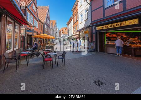 Fußgängerzone, Hökerstraße, Straßencafé, Geschäfte, Einkaufsstraße, Altstadt, Stade, Niedersachsen, Stockfoto