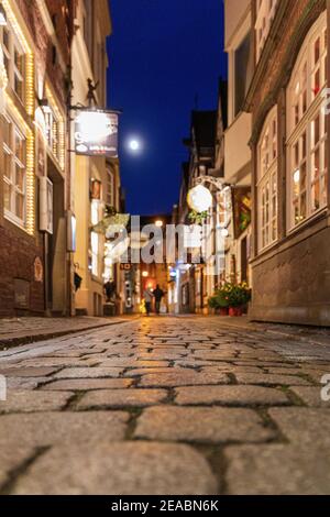 Weihnachtlich geschmückte Gasse im Schnoorviertel, Bremen, Stockfoto