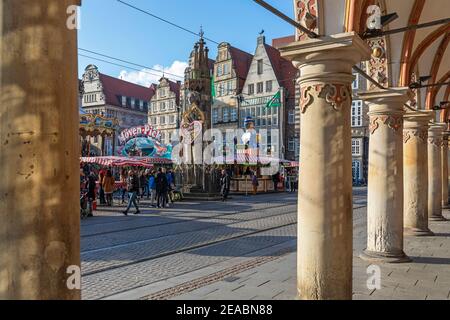 Arkaden, Bremer Roland, kleiner Freimarkt auf dem Marktplatz in der Bremer Altstadt, Bremen, Stockfoto