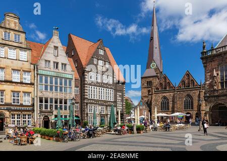 Marktplatz, historische Stadthäuser, Straßencafé, Frauenkirche, Bremen, Stockfoto