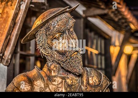 Nahaufnahme der Don Quixote Statue in einem Restaurant in der Calle Ocho in Miamis Little Havana. Stockfoto