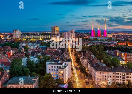 Skyline von Hannover, Deutschland bei Sonnenuntergang Stockfoto