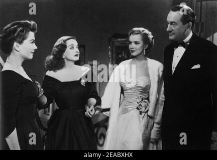 1950 , USA : die Filmschauspielerin BETTE DAVIS ( 1908 - 1989 ), MARILYN MONROE , GEORGE SANDERS und Ann Baxter in ALLEN ÜBER EVE ( Eva contro Eva ) Von Joseph L. Mankiewicz - KINO - FILM - Attrice - Portrait - ritratto - capelli lunghi - lange Haare - Krawatte - cravatta - papillon - pelliccia - Fell ---- Archivio GBB Stockfoto