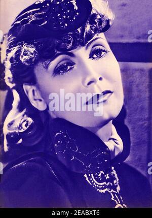 1935 , USA : die Schauspielerin GRETA GARBO in ANNA KARENINA von Clarence Brown , aus dem Roman von Leon Tolstoi - MGM - FILM - FILM - KINO - Portrait - ritratto - hat - cappello ---- Archivio GBB Stockfoto
