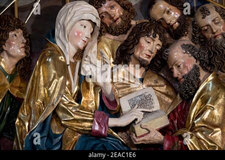 Krakau, Polen. März 2012, 4th. Ein Fragment der Altarbilder von Veit Stoss in der Marienbasilika in Krakau.das Altarbild von Veit Stoss in der Marienbasilika in Krakau ist eines der größten und schönsten gotischen Altarbilder in Europa. Dieser nationale Schatz Polens wurde vor kurzem renoviert und während einer Zeremonie der Öffentlichkeit präsentiert. Kredit: Vito Corleone/SOPA Images/ZUMA Wire/Alamy Live Nachrichten Stockfoto