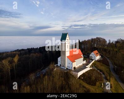 Wallfahrtskirche St. Johannes Baptist am Bussen, Nebelmeer, der Bussen "heiliger Berg" Oberschwaben, Uttenweiler, Oberschwaben, Baden-Württemberg, Deutschland, Europa Stockfoto