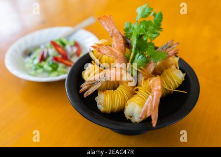 Gebratene Shrimps mit Nudel, Thai-Snack Stockfoto