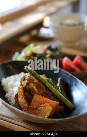 Curry Reis mit Huhn japanischen Stil lokale Küche Stockfoto