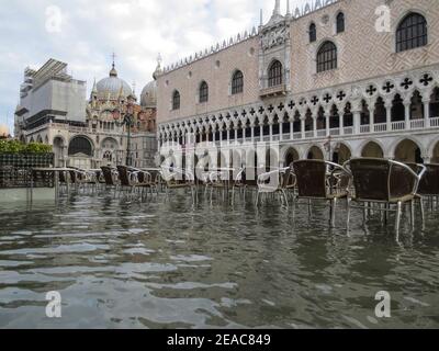 Überfluteter Markusplatz, Venedig Stockfoto