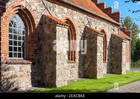 Dänemark, Zealand Island, Gribskov-Esbonderup, Esbonderup Kirke, Kirche außen. Stockfoto