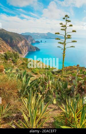 Blick auf Lipari und Vulcano Insel von Belvedere Quattrocchi, Lipari Insel, Äolischen Inseln, Sizilien, Italien, Stockfoto