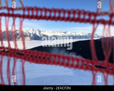 Panoramablick, Axamer Lizum, Hoadl-Haus, Berge, blauer Himmel, Nebel im Inntal, Axamer Lizum Skigebiet, Schnee, Winter, Axams, Tirol, Österreich Stockfoto