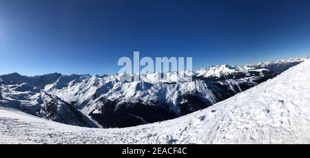 Panoramablick, Axamer Lizum, Hoadl-Haus, Berge, blauer Himmel, Skigebiet Axamer Lizum, Schnee, Winter, Axams, Tirol, Österreich Stockfoto