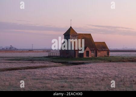 England, Kent, Romney Marsh, Fairfield, St. Thomas Becket Kirche im Winter Stockfoto