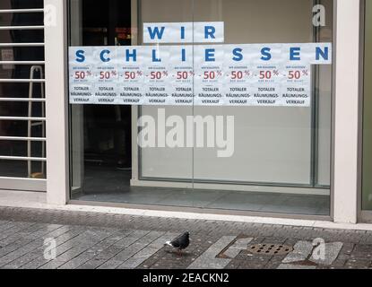 Köln, Nordrhein-Westfalen, Deutschland - Kölner Innenstadt in Zeiten der Coronakrise während der zweiten Sperre, Freiverkauf aufgrund Geschäftsschließung. Stockfoto