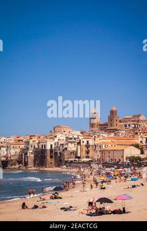 Stadt, Strand, Meer, Cefalu, Sizilien, Italien Stockfoto